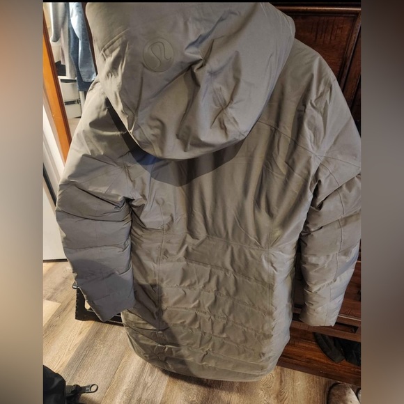 Lululemon - Stretchseal Sleet Street Parka - Picture 2 of 5